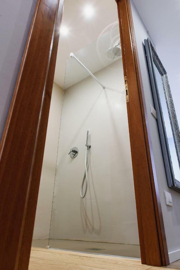 Lora Center Room, Parking Комо Екстер'єр фото