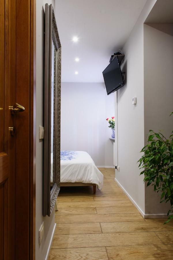 Lora Center Room, Parking Комо Екстер'єр фото